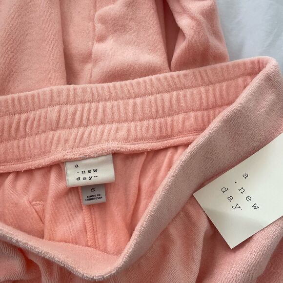 Small A New Day Cropped Pants - Picture 6 of 8